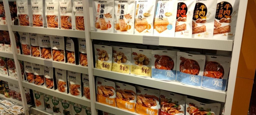 被年轻人捧红的零食集合店，只卷价格不卷品质｜锌刻度