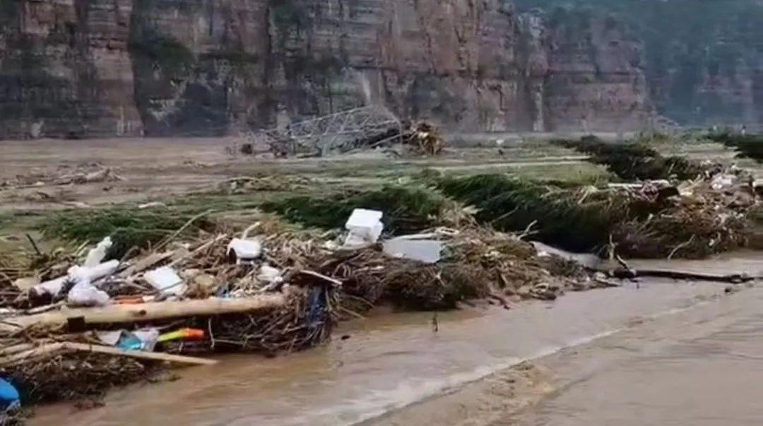 北京暴雨中 消失的营地