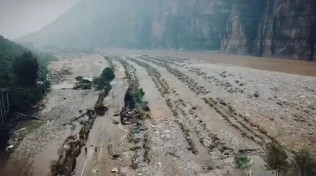 北京暴雨中 消失的营地